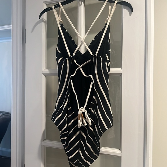 Robin Piccone One Piece Swimsuit “Harper” w/adjustable Braided Straps. Size 10 - Picture 7 of 8